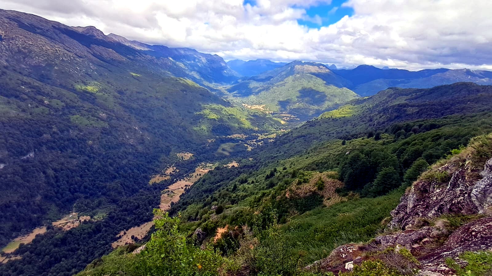 Valle cordillerano en la ruta hacia el sector Paso El León